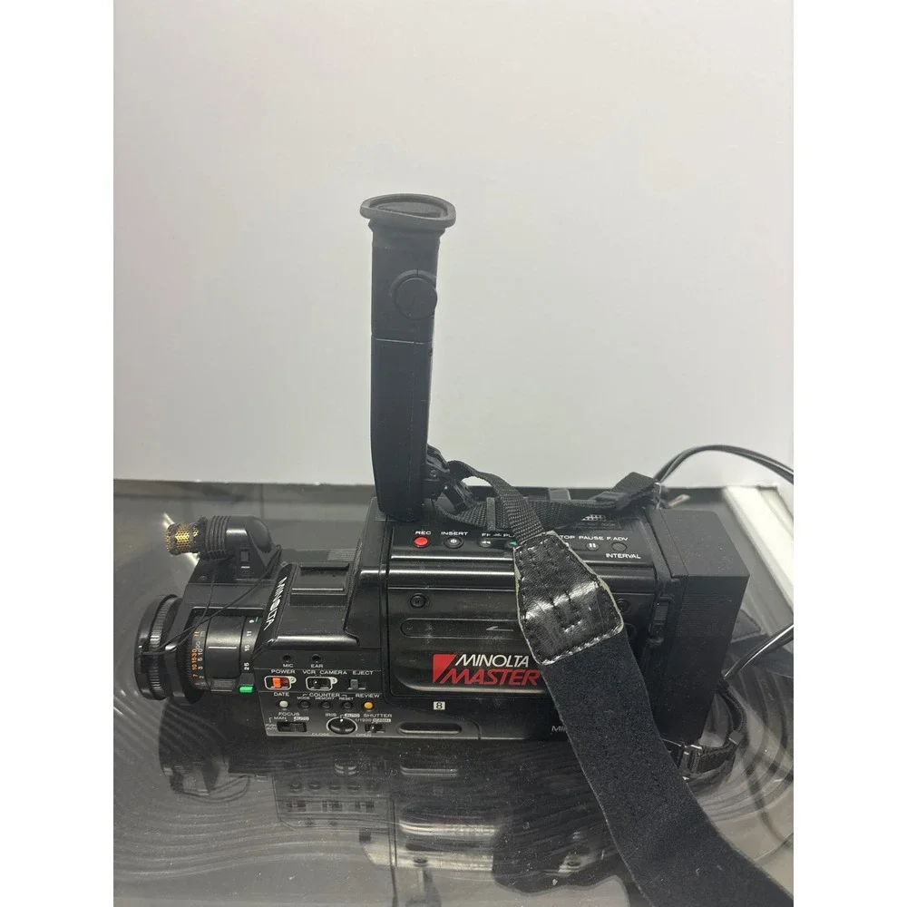 Minolta Master‎ Series 8 8200 CCD Video Camcorder with Accessories untested